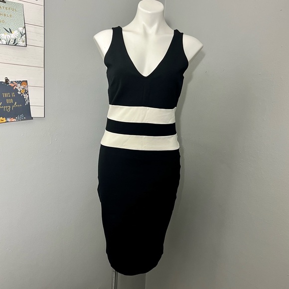 Guess black and white strips size large - Picture 1 of 9